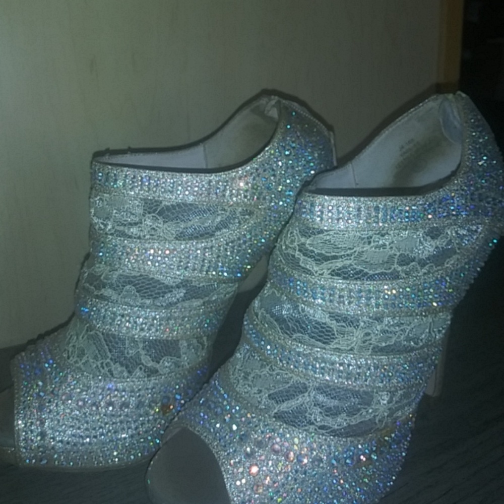 Heels - Picture 2 of 3
